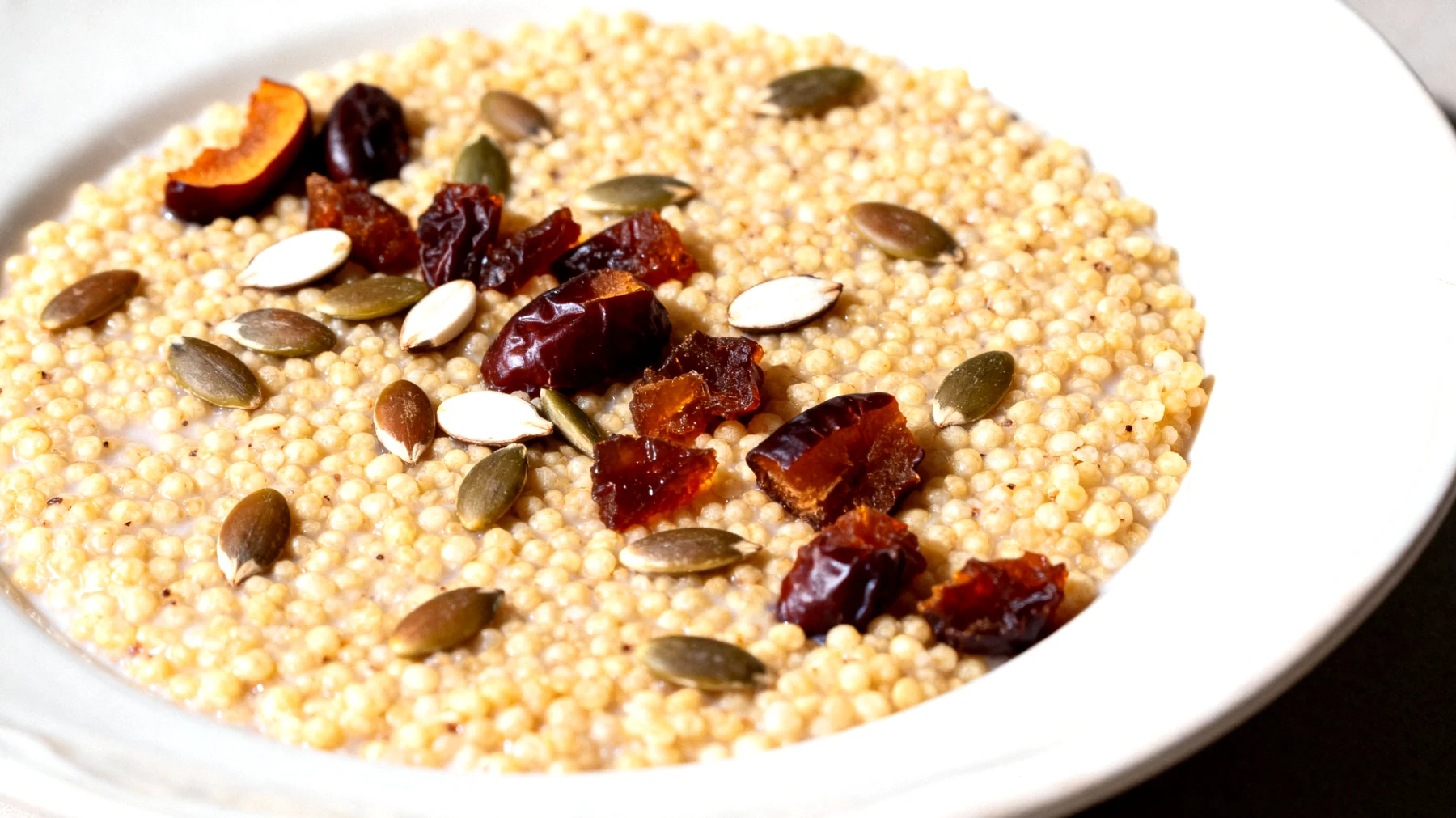 Amaranto soffiato con semi di zucca e datteri"